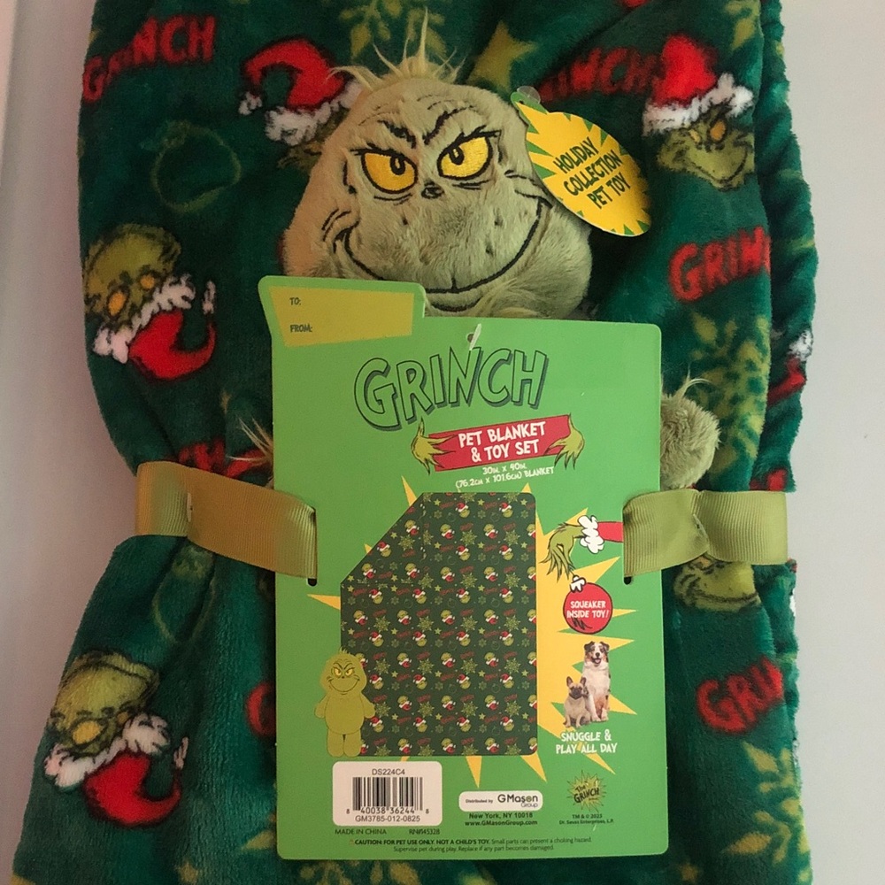 Grinch nwt Pet Blanket 30 x 40 & Toy Set